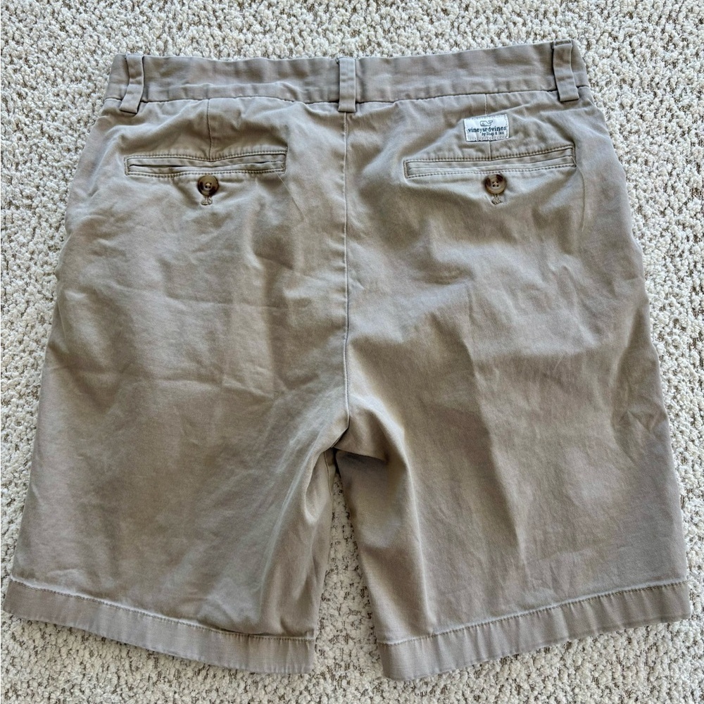 Vineyard Vines Men’s 9” Stretch Breaker Shorts in Khaki Size 30 - Picture 2 of 4